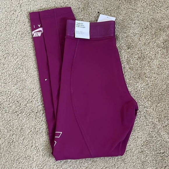 🌺BRAND NEW Nike Leggings🌺 - Picture 2 of 3